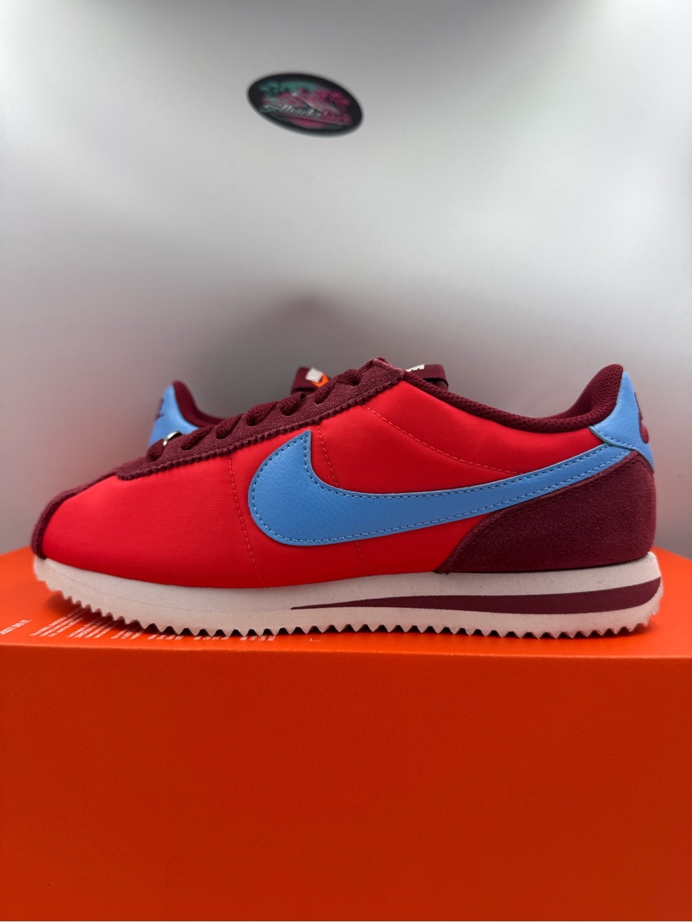 Nike Cortez Team Red Blue BRAND NEW Size 7 Women - Picture 2 of 8